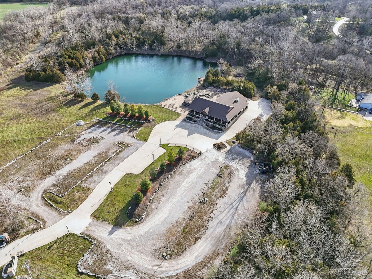 Lakeside ceremony space at The Quarry in New Melle, Missouri