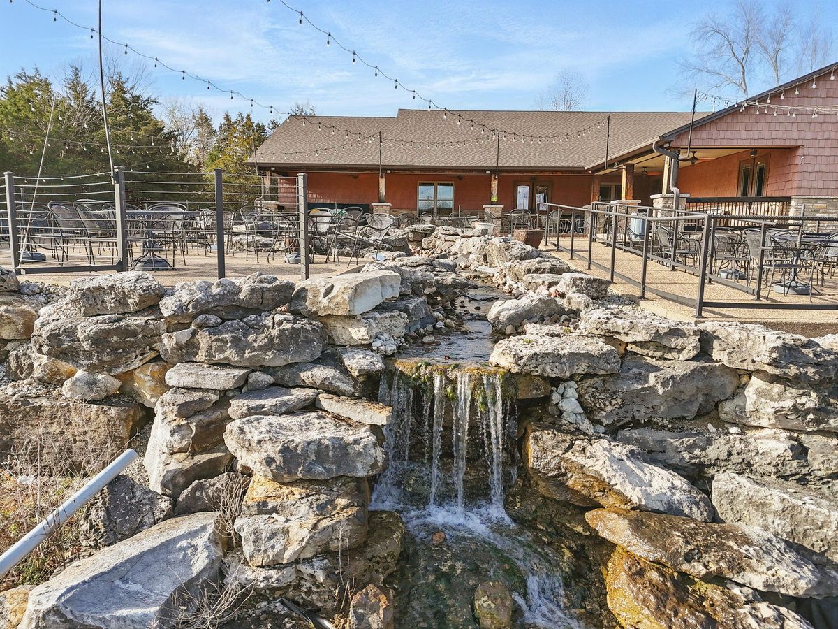 Outdoor cocktail hour space at The Quarry near Defiance wine country